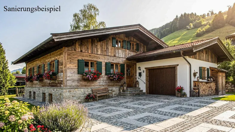 Traditionelles Holzchalet mit Steinfundament, grünen Fensterläden und Blumenkästen, umgeben von Bergen.
