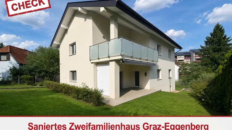 Modernes Zweifamilienhaus mit Balkon und gepflegtem Garten in sonniger Lage.