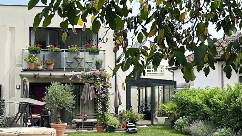 Gartenansicht (Begrünung mit KI)