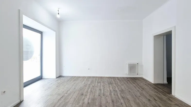 Verkaufsraum / Gassenseite