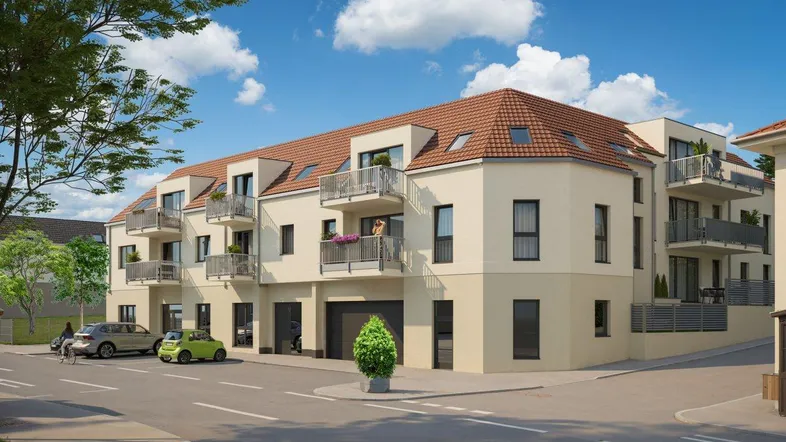 Eine moderne Wohnanlage mit mehreren Balkonen und Schrägdach, umgeben von Grünflächen und einer Straße.
