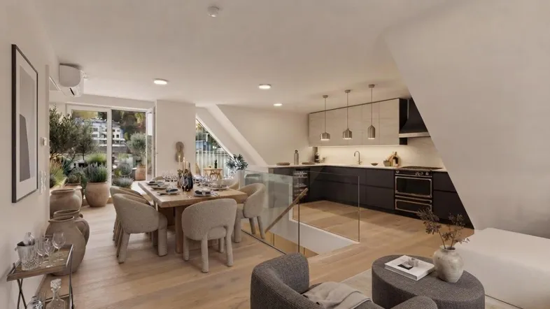 Heller, offener Wohn- und Essbereich mit moderner Küche, Holzboden und Zugang zu einem Balkon mit Aussicht.