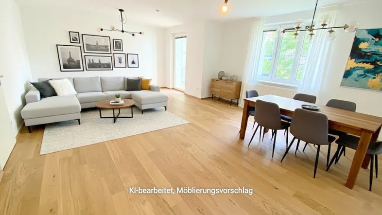 Heller, offener Wohn-Essbereich mit modernem Sofa, Esstisch und Holzboden.
