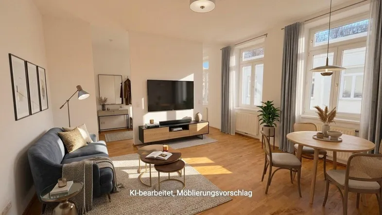 Heller Wohn- und Essbereich mit Parkettboden, großen Fenstern und moderner Einrichtung.