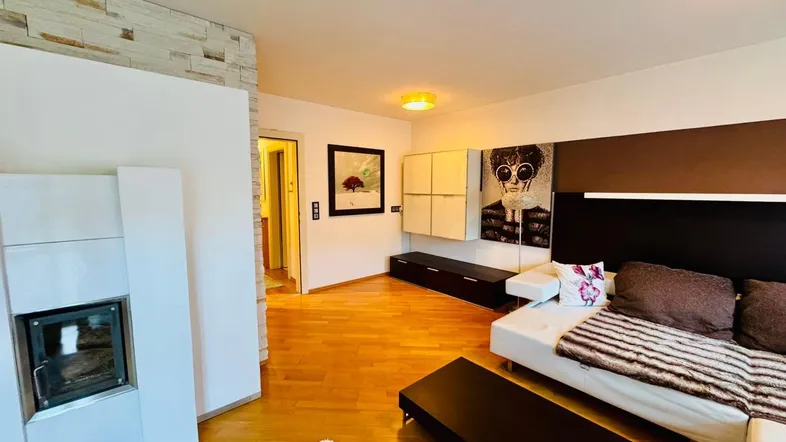 Wohnzimmer mit Kamin