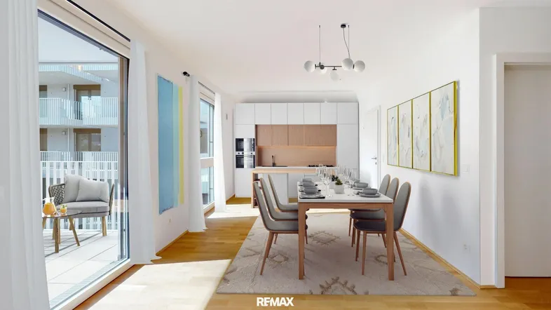 Helles, offenes Wohn-Esszimmer mit integrierter Küche, Holzboden und Zugang zu einem Balkon.