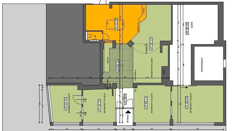 Grundrissplan einer Gewerbefläche mit mehreren Ausstellungsräumen, Küche und WC-Bereich.