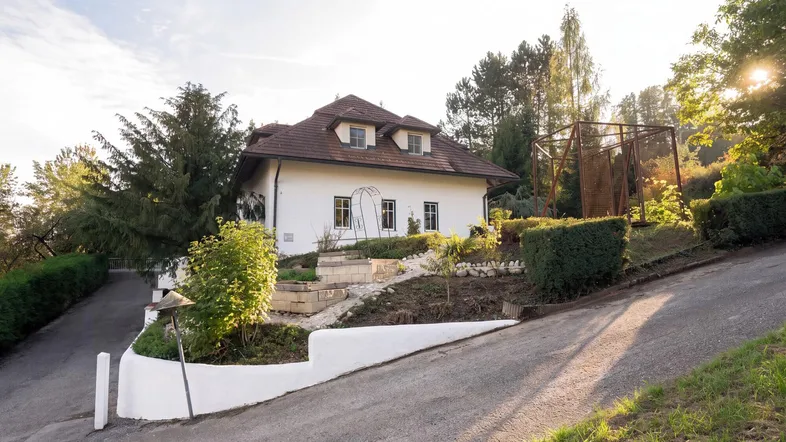 Retouch-this-real-estate-exterior-photog