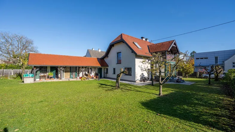 Sonniges Einfamilienhaus mit Südwest-Ausrichtung und Wintergarten in begehrter Lage