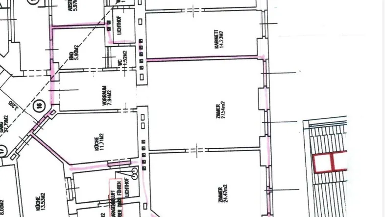 Grundrissplan mit mehreren Zimmern, Bädern, WCs und Küchenbereichen, inklusive Abstellraum.