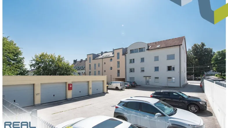 Parkflächen und Garagen im Innehof