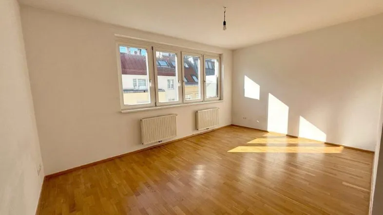 Singlewohnung! Dachgeschosswohnung Nähe U3 Kardinal Nagel Platz
