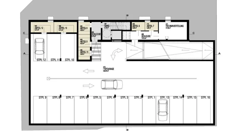 Grundriss der Tiefgarage mit zahlreichen Stellplätzen und angrenzenden Abstellräumen.