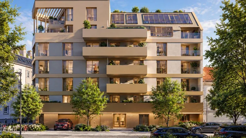 Moderne Wohnanlage mit Balkonen, Dachterrassen und Solarpaneelen, umgeben von Bäumen und Grünflächen.