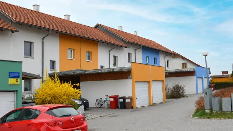 Reihenhausanlage Groß Siegharts 2