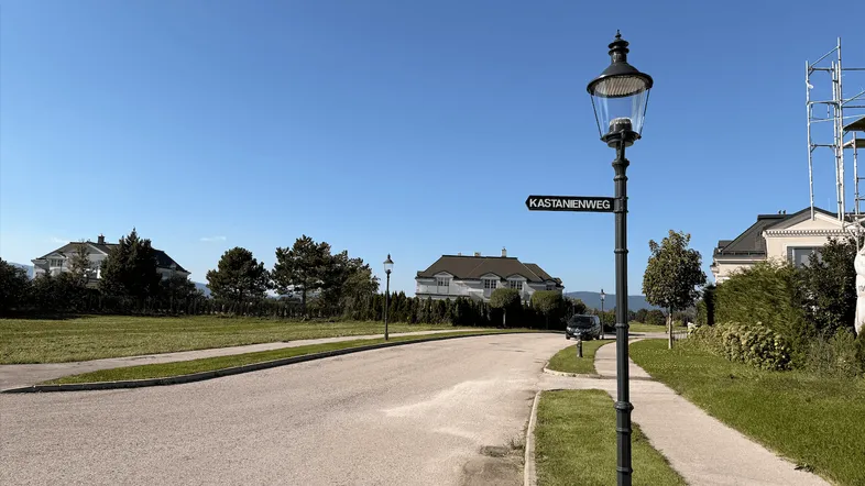 Plot and street view