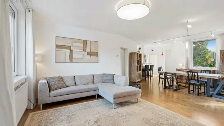 Großzügiges Wohn-Esszimmer