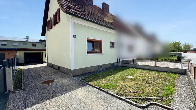 Haus13_Himmel_SCHARF_nur_Haeuser.jpg