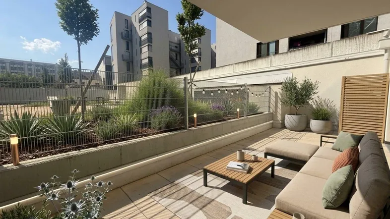 Terrasse Möbliert KI