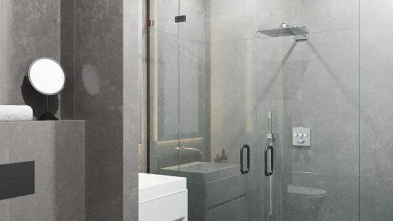 Modernes Badezimmer mit großformatigen grauen Fliesen, begehbarer Dusche und wandhängendem WC.