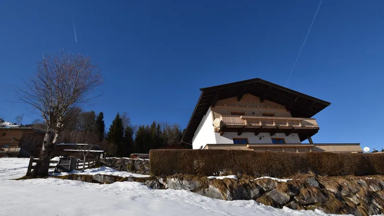 Grundstück mit Altbestand in erhöhter Aussichtslage