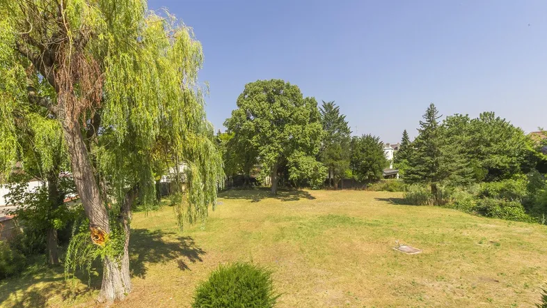 STADTRAND VON WIEN - AM FUßE DES HOCHBERGS - GROßZÜGIGES BAUGRUNDSTÜCK IM PERCHTOLDSDORFER ZENTRUM