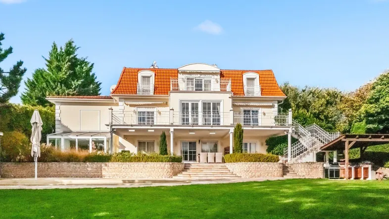Exklusive klassische Villa mit Panoramablick in Klosterneuburg