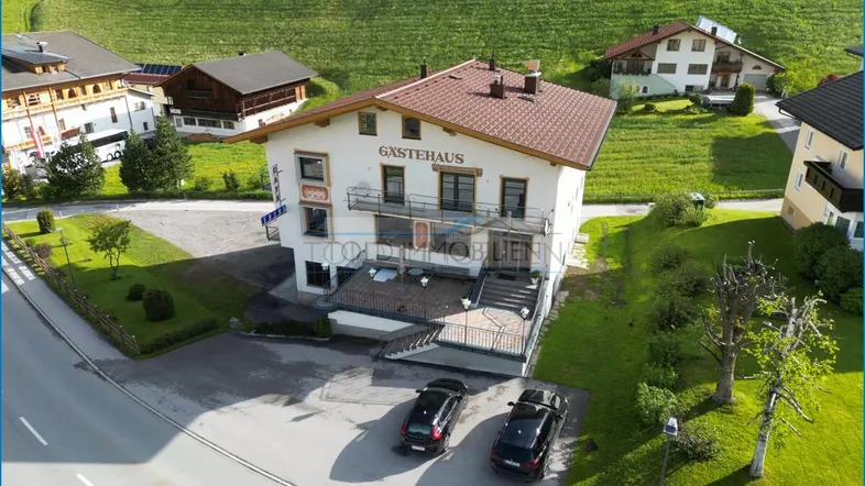 Wohnhaus mit ehem. Cafe und Ferienwohnungen