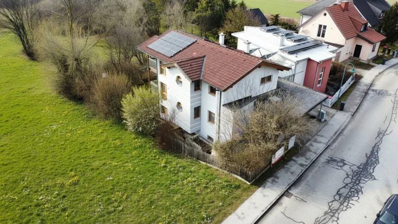 Gepflegtes Familienhaus in Berndorf in schöner Grünruhelage