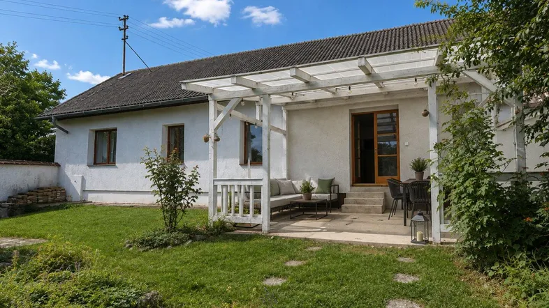 Garten und Hausansicht