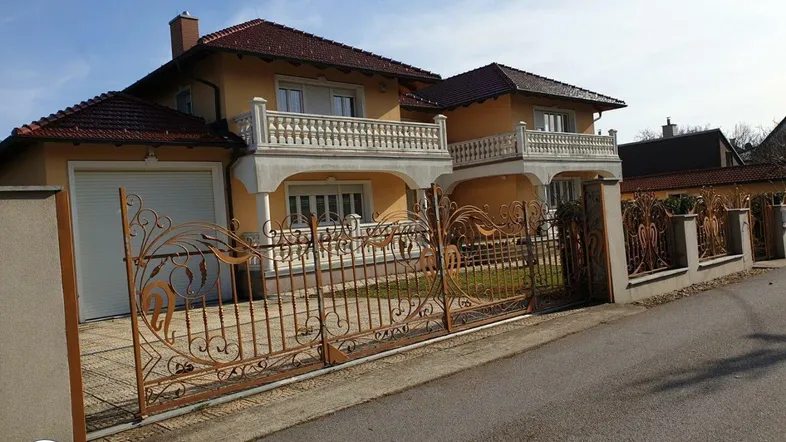 Villa - NESTOR Immobilien