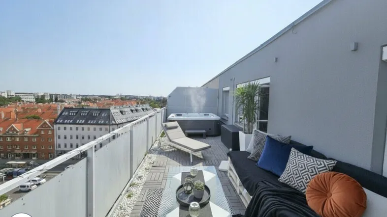 Charmante, vollrenovierte 4-Zimmer-DG-Wohnung mit 2 Terrassen und Fernblick!