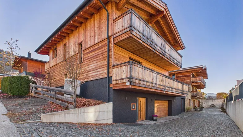 Alpine Eleganz trifft majestätische Aussicht – Exklusives Luxus-Chalet mit Panoramablick