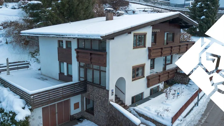 Attraktives Zweifamilienhaus mit Potenzial in begehrter Lage zu kaufen