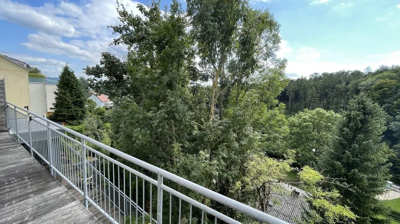 Freundliche 2-Zimmer Wohnung mit großem Balkon und Ausblick ins Grüne - Gründberghof Top 17