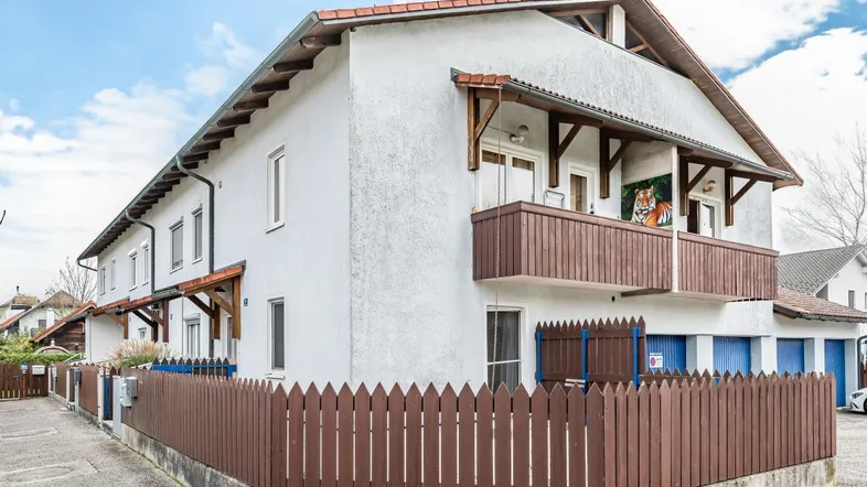 Eckreihenhaus mit 3 Garconniere