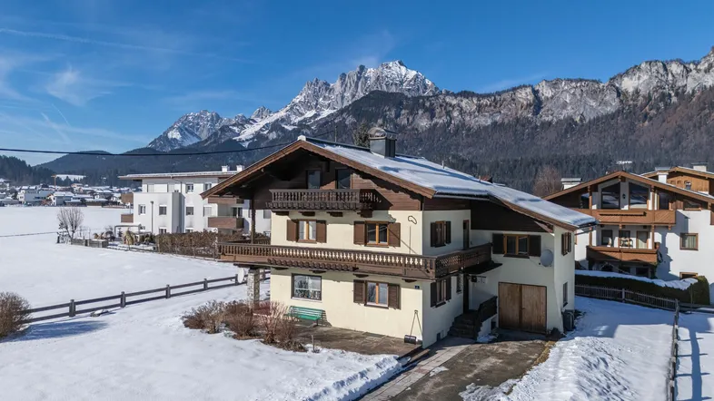 Sonniges Grundstück mit Altbestand