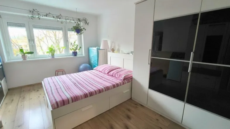 Schlafzimmer 1