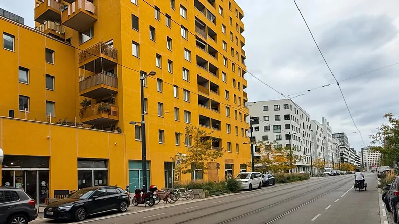 Fassade Bruno-Marek-Allee 11