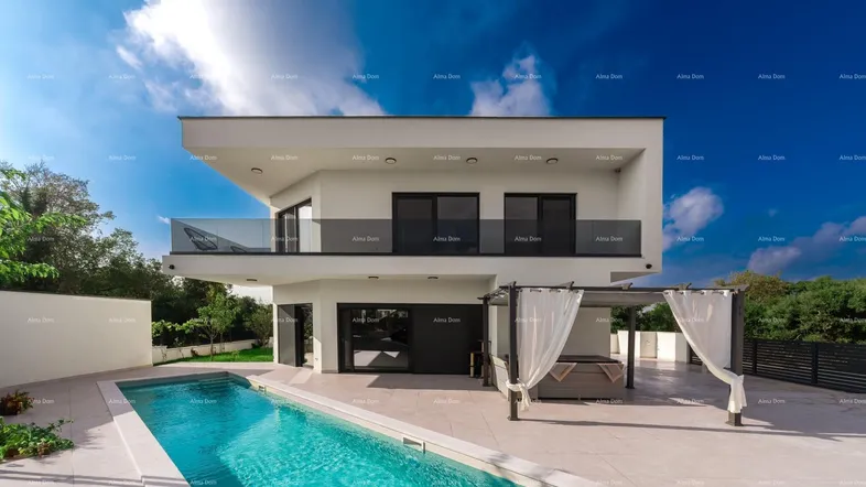 Moderne Villa mit Swimmingpool und überdachtem Loungebereich unter blauem Himmel.