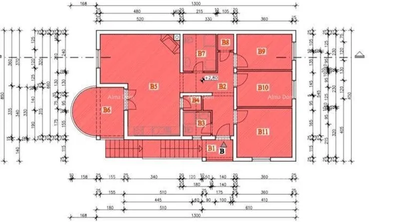 Detaillierter Grundrissplan mit Raumaufteilung und Bemaßungen für eine Wohneinheit.