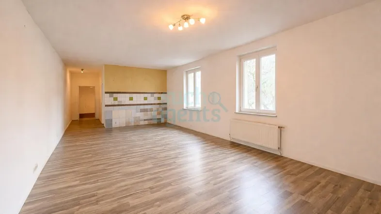Mehrfamilienhaus mit 10 Zimmern auf ca. 275 m2 Wohnfläche und viel Potential