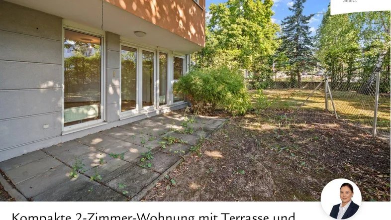 Erdgeschosswohnung mit gepflasterter Terrasse und eigenem Gartenbereich mit viel Grün.