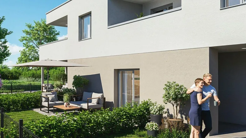 Sonnige Terrasse mit modernen Gartenmöbeln und direktem Zugang zum privaten Gartenbereich.