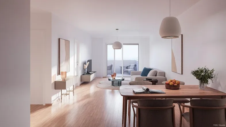 Helles, modernes Wohn-Esszimmer mit Holzboden und Zugang zu einem Balkon.