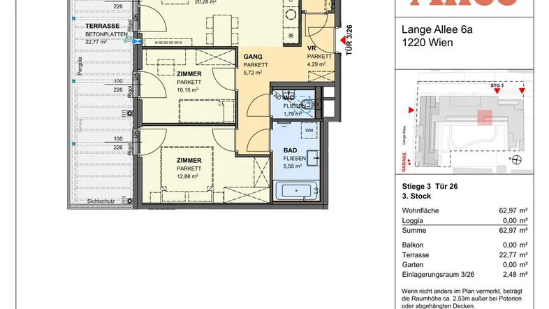 Grundriss einer Wohnung mit Wohnküche, zwei Zimmern, Bad, WC, Abstellraum und großer Terrasse.
