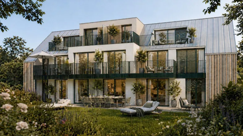 Moderne Wohnanlage mit mehreren Balkonen, Terrassen und einem gepflegten Gartenbereich.