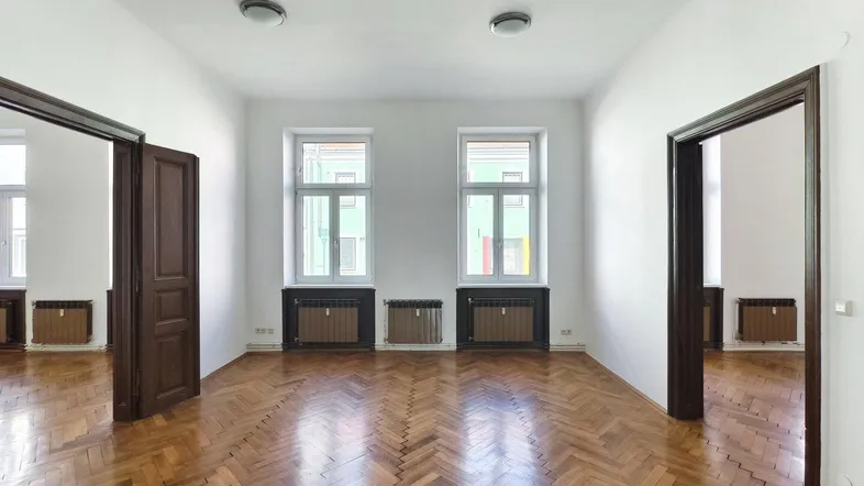 zweites großes Zimmer straßenseitig