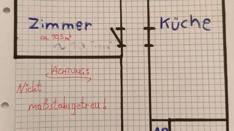Handgezeichneter Grundriss der Wohnung mit Zimmern, Küche, Bad und WC.