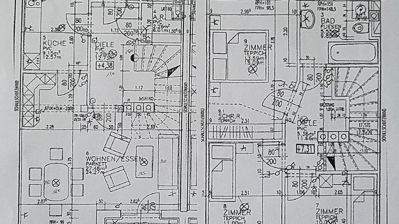 Detaillierter Grundrissplan mit Raumaufteilung, Loggia und mehreren Zimmern.